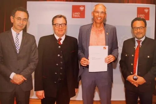 Goldene-Tiroler-Ehrenamtsnadel-fuer-Gery Goldene-Tiroler-Ehrenamtsnadel-fuer-Gery